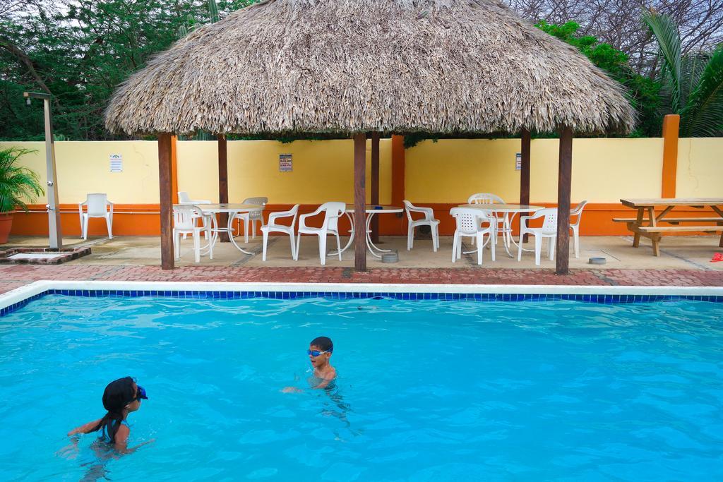 Coconut Inn Palm Beach Esterno foto